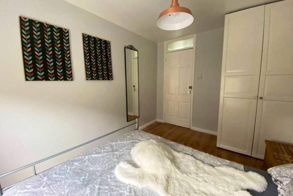 Two Bedroom Garden Flat In Zone 2 London Exterior photo