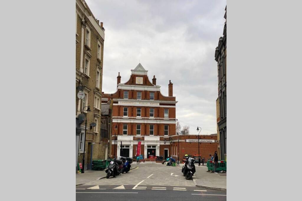 Two Bedroom Garden Flat In Zone 2 London Exterior photo